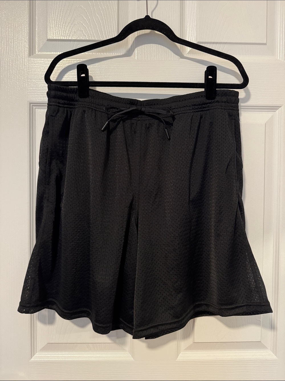 Lululemon Women's Black Mesh Athletic Shorts - Drawstring Waist Size 14